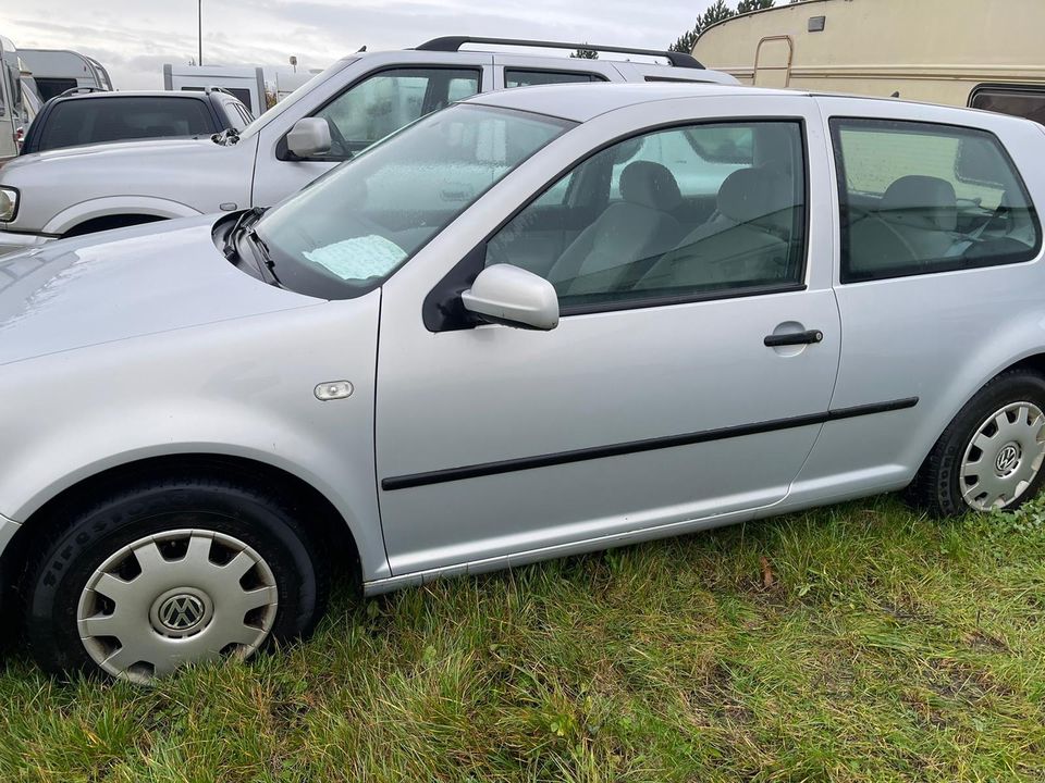 VW Golf 3-trg Klima 74kW 1,6i Automatik getr. in Wolfsheim