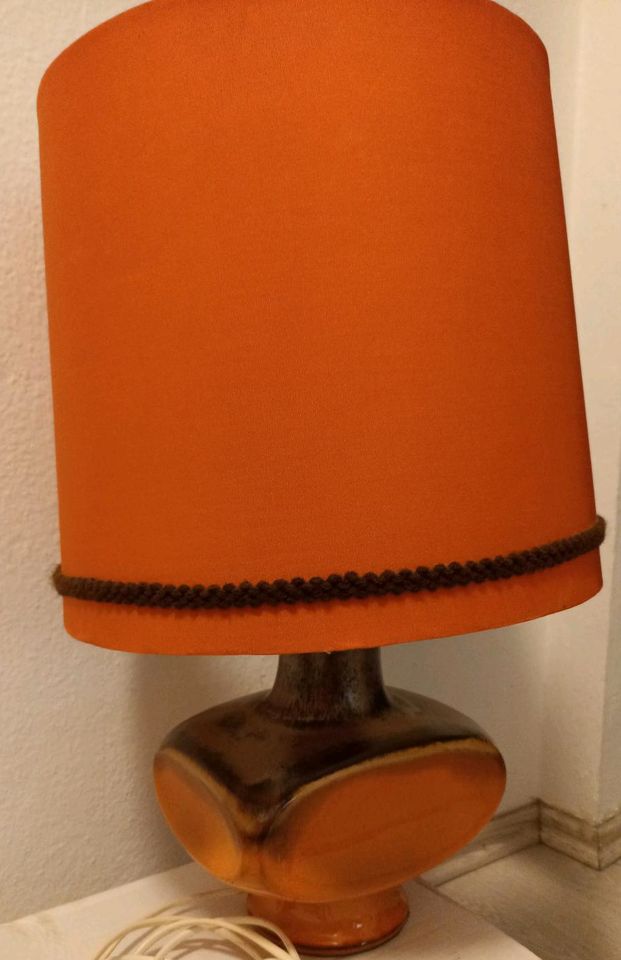 Sehr Schöne 70er Jahre Tisch Lampe mit einem schwere Kera in Alsdorf
