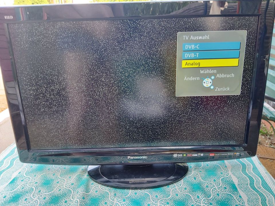 Panasonic 32" Zoll LCD Farbfernseher TX- L32U10E in Struppen