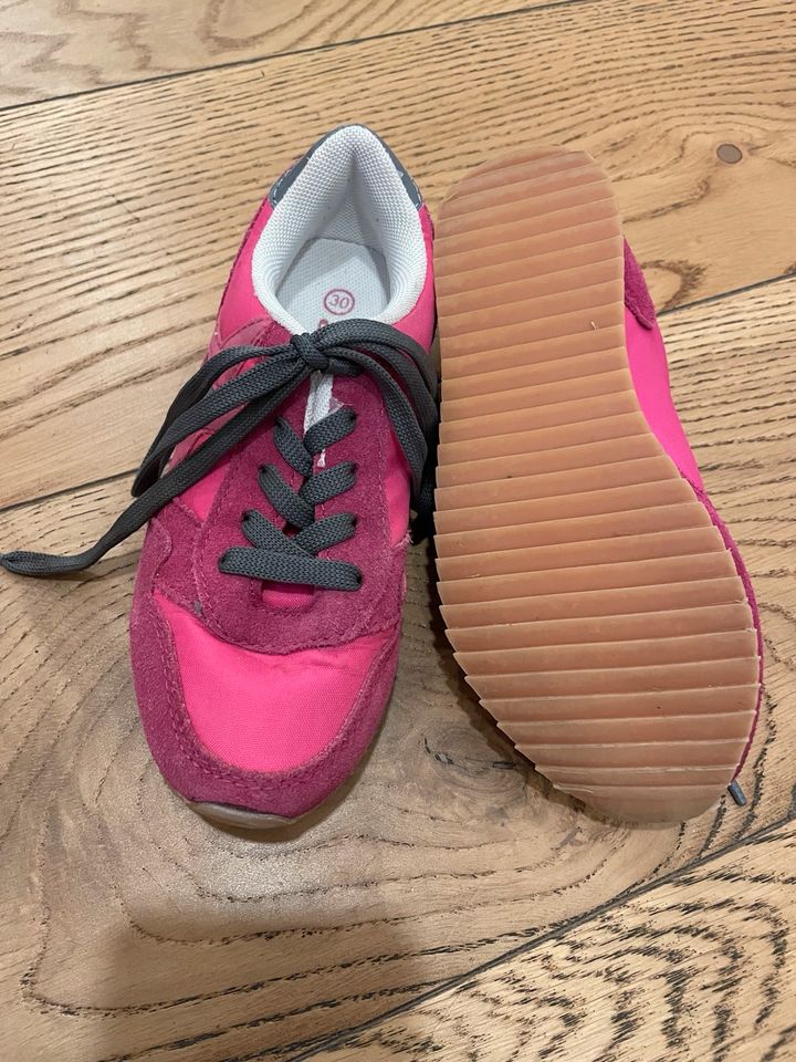 Pinke Turnschuhe Alive Gr. 30 in Münchberg