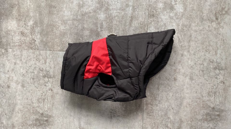 Mantel Hund Jacke schwarz rot 22cm in Recklinghausen