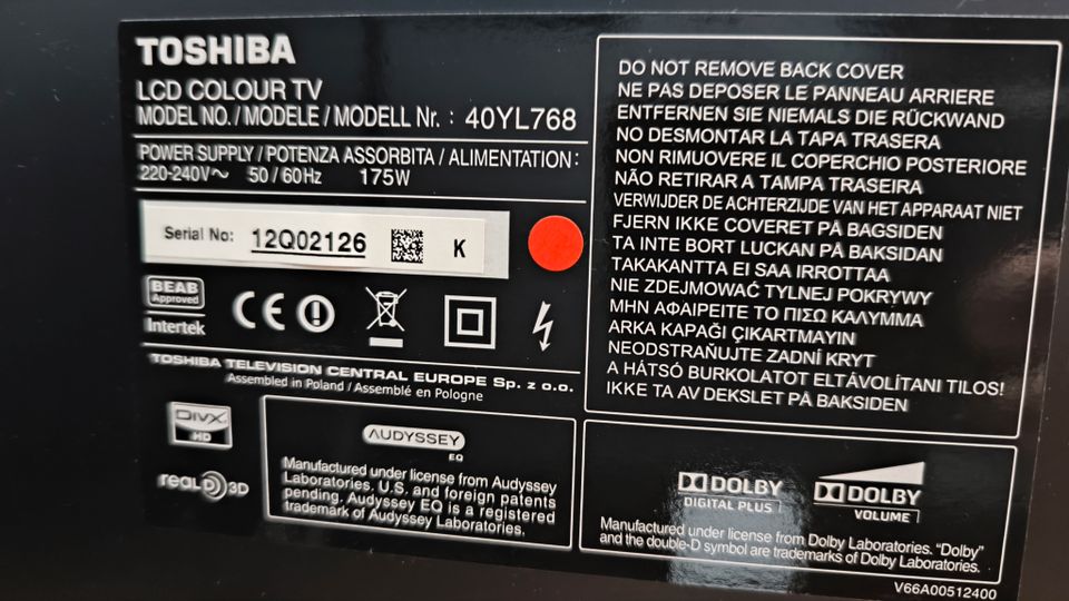 Toshiba LED-TV 40 Zoll mit Sat + Drehfuss in Dreis
