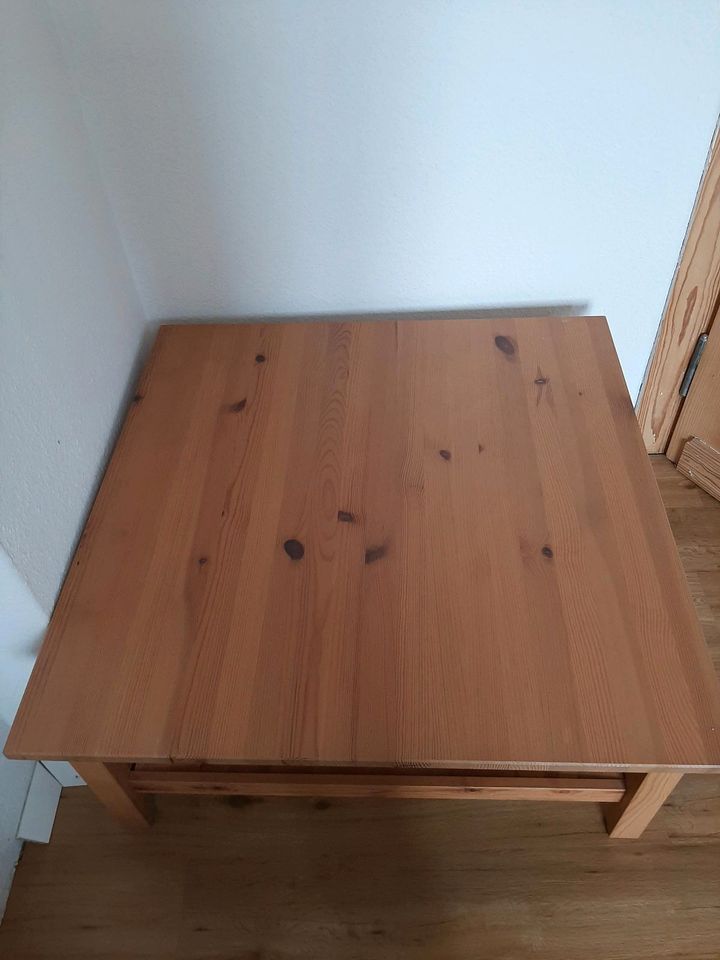 Ikea Couchtisch. 90x90cm Massivholz in Fulda