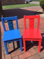 2 Kinderstühle in blau und rot Niedersachsen - Aurich Vorschau