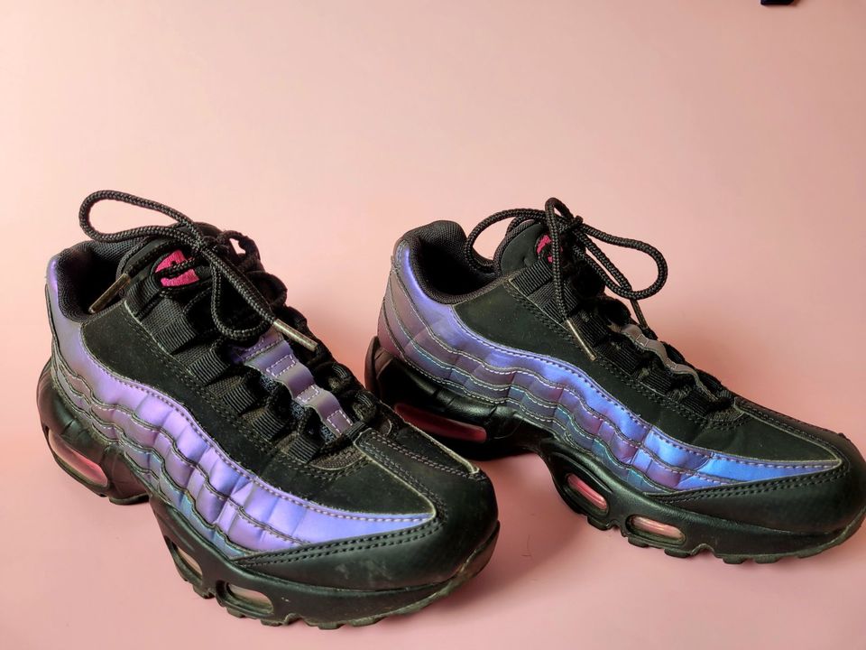 NIKE WMNS Nike Air Max 95 RF, Damen, Schwarz/Laser/Fuchsia in Frankfurt am Main