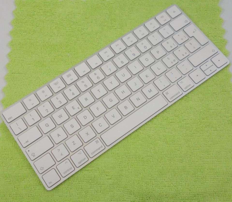 Apple Magic Tastatur Bluetooth QWERTY Italienisch Weiß in Hofgeismar