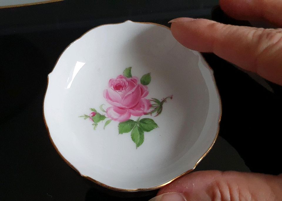 Antikes schönes kleines Rosen Schälchen, Meißener Porzellan  Gold in Büttelborn