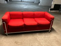 Cassina LC2. 3er Couch Stoff Rot Hessen - Kriftel Vorschau