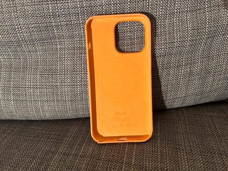 iPhone 13 Pro Marigold Case, mit Verpackung in München