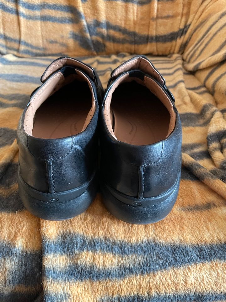 Clarks echt Leder 40 schwarz in Sagard