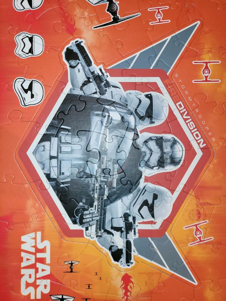 Puzzel Star Wars geklebt- leuchtet in Bernburg (Saale)