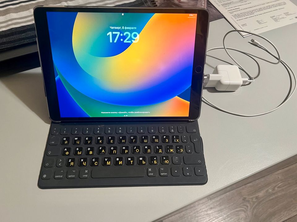 iPad Pro 10,5" 256Gb mit Apple Keyboard in Leipzig
