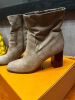 Tamaris Stiefel beige braun Sandfarbe 40 Absatz Marmoriptik neuw. Niedersachsen - Ronnenberg Vorschau