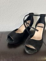Schwarze Schuhe mit Keilabsatz  38 Nordrhein-Westfalen - Bedburg-Hau Vorschau