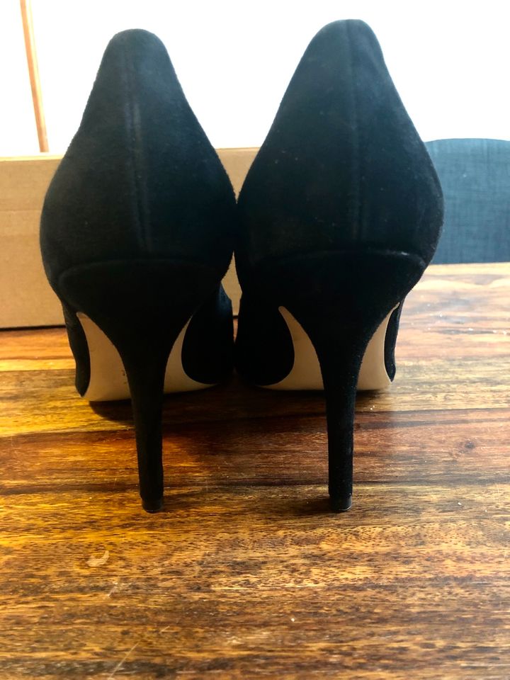 NP 120€ Hogl schwarze Wildleder Pumps zara Gr. 40 Neu in Berlin