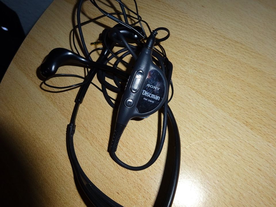 Sony Discman ESP D-245 + Sony Car Discman ESP+ Netzteile,Headsets in Geestland