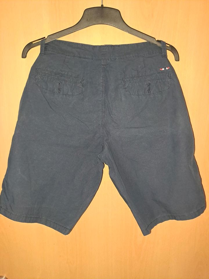 Napapijri Shorts/Chino-Hose kurz + T-shirt in Kaiserslautern