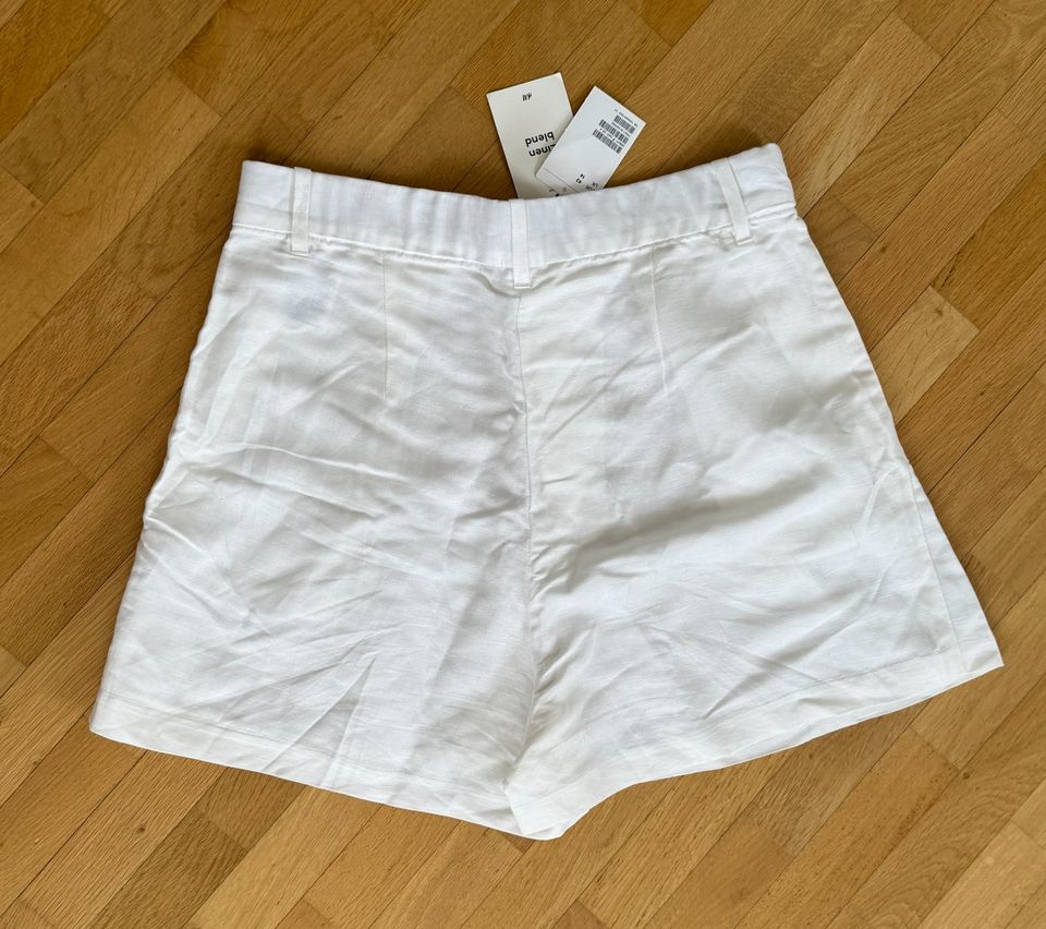 H&M Leinen Short cremeweiß Gr. 42 (fällt kelin aus) NEU in München