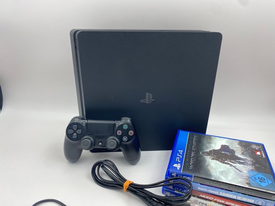 PlayStation 4 mit Spielen und Controller in Osteel