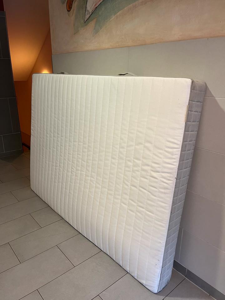 ‼️ Neues Bett mit Matratze, Lattenrost und zwei Schubladen - Ikea in Hamburg