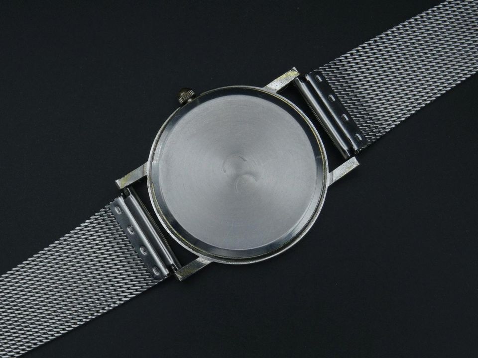 Schlichte Armbanduhr - Blau/Silber in Ottobrunn