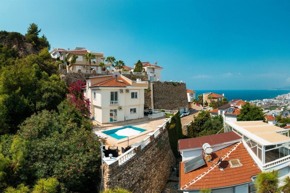 ALANYA KARGICAK 4+1 mit eigenem Pool, Garten und traumhaftem MEERBLICK in Geislingen an der Steige