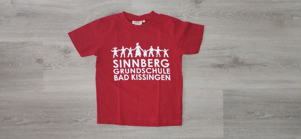 rotes T-Shirt Sinnberg Grundschule Bad Kissingen - Gr. 128 in Bad Kissingen