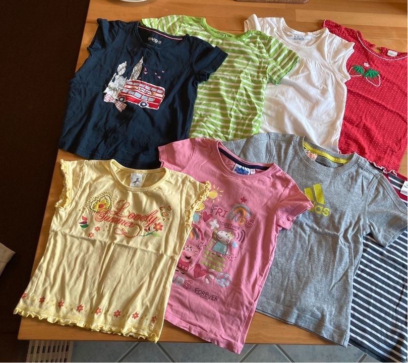 T-Shirts 98/104 Mädchen und Jungen in Herzogenaurach