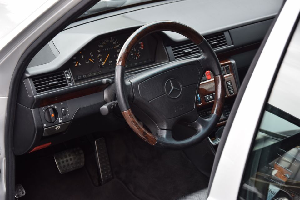 Mercedes-Benz E 500 W124*Leder*18"AMG*TOP Historie*TOP Zustand in Bremen