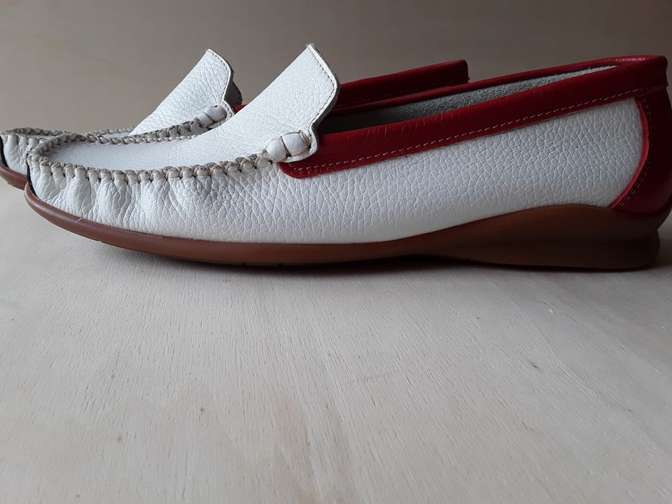 Neue Tamaris Leder Schuhe Slipper Gr 42 in Holle