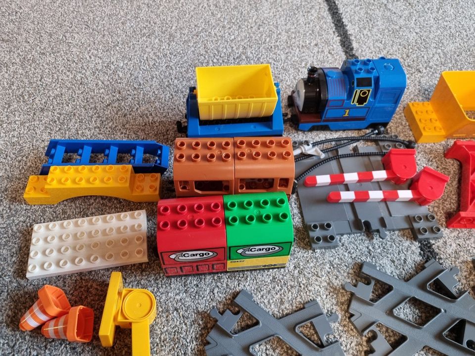 LEGO Duplo Eisenbahnen mit viel Zubehör, Schienen, Züge in Aschaffenburg