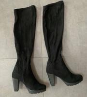 Selten getragene Bugatti Overknee Stiefel Gr. 39 Hessen - Butzbach Vorschau