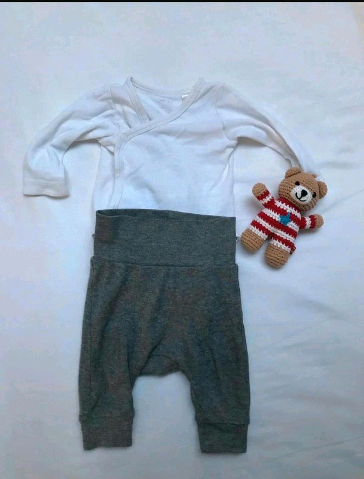 3er Set unisex Baby Erstausstattung Body Hose,Strampler, Gr 56 St in Berlin