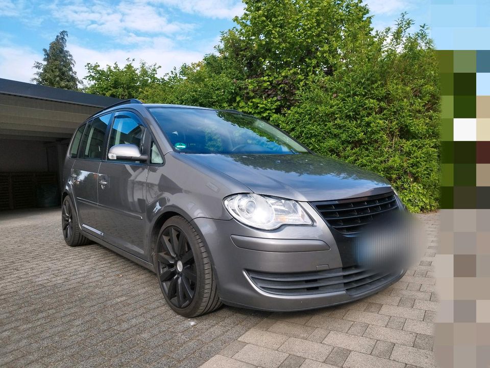 VW Touran 1,4tsi DSG, Gewindefahrwerk, 8-fach bereift in Ingersheim