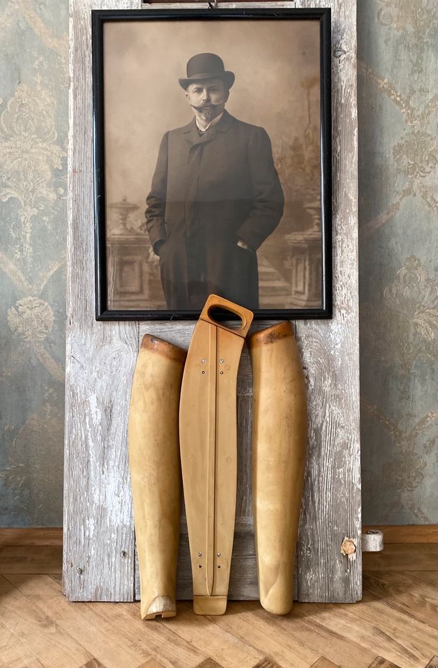 Reiterstiefel Stiefel Schuhe schwarz Leder antik Schuhspanner Alt in Frankfurt am Main