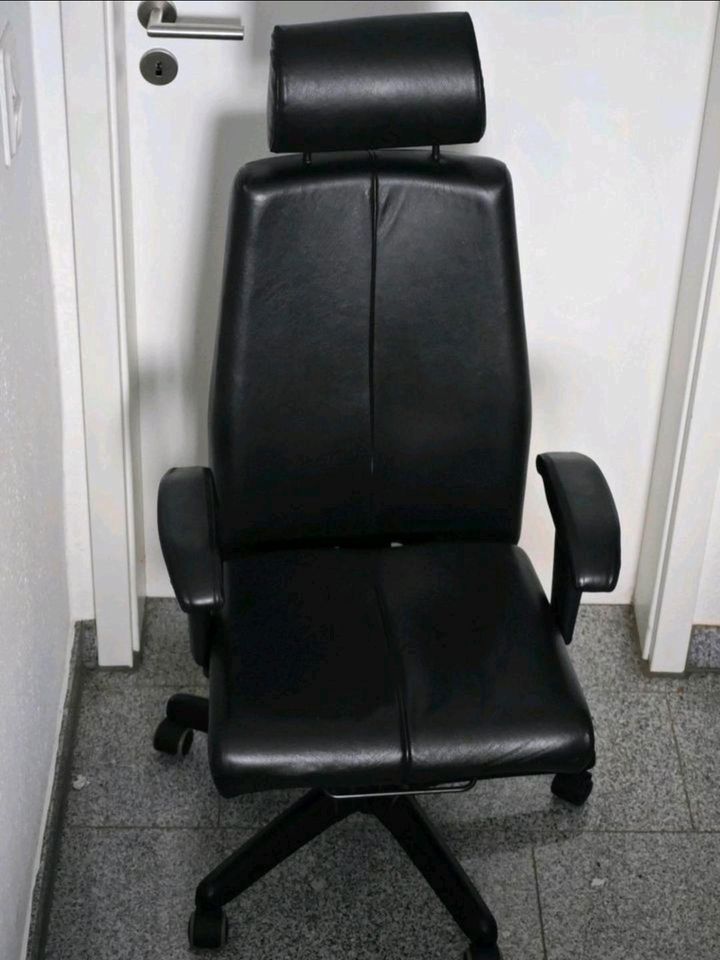 TOP Bürostuhl ergonomisch Leder Nacken Rücken Stuhl homeoffice in Kaarst