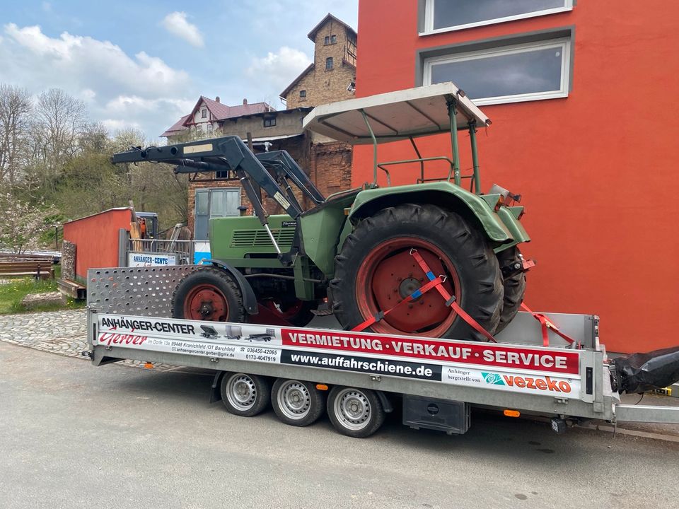 Transporte von Traktoren Baumaschinen Fahrzeugen in Kranichfeld