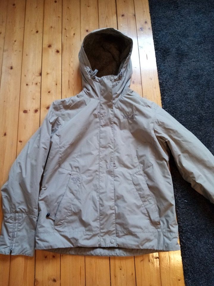 Winter Jacke von Wolfskin beige gefüttert Gr. M in Wesel