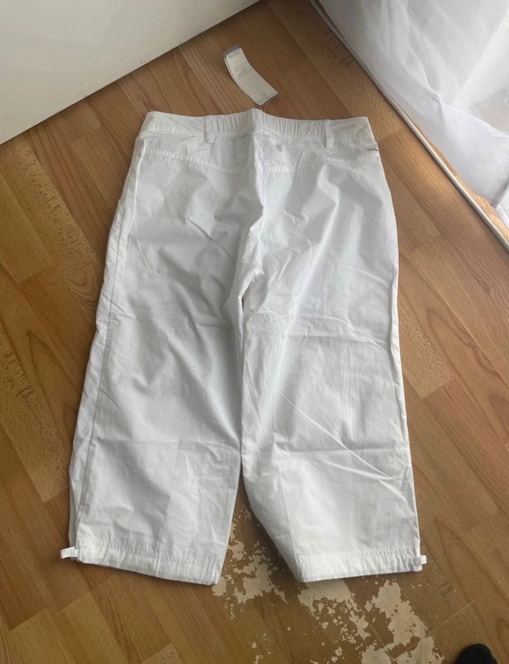 Weiße Adidas Hose 36 neu in Herdecke