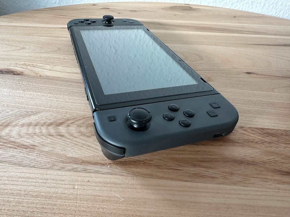 Nintendo Switch mit Zubehör in Hofgeismar
