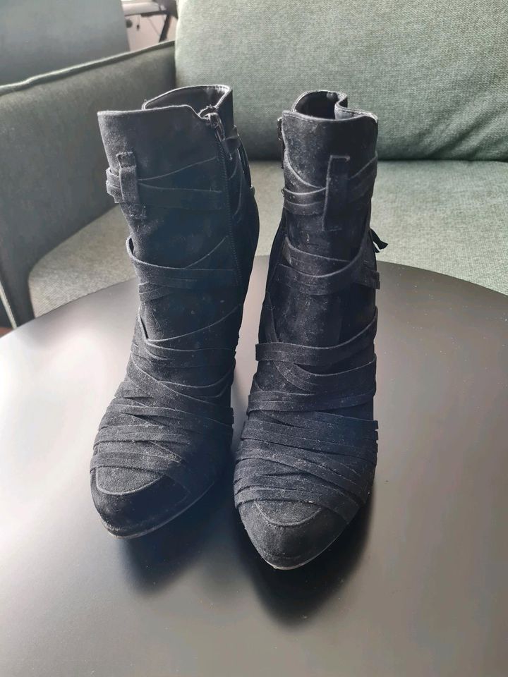 Stiefeletten, schwarz, Größe 41, hoher Absatz, Schnürverzierung in Osnabrück