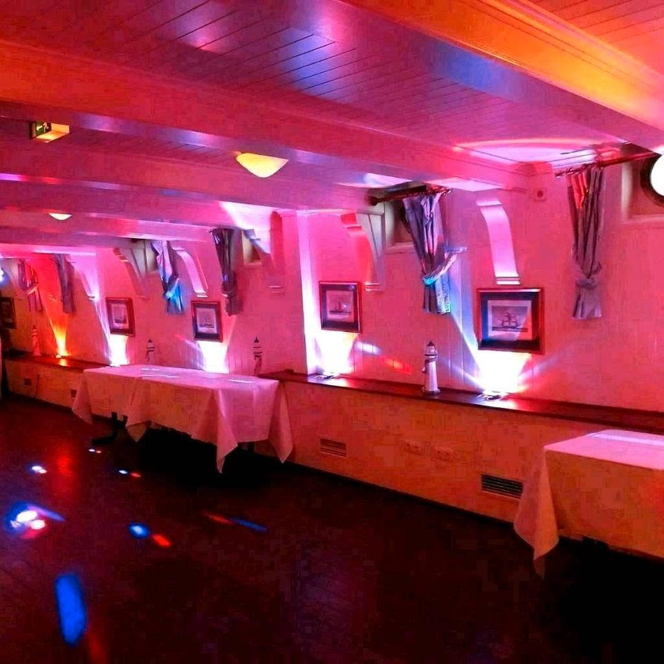 DJ für HOCHZEITEN und GEBURTSTAGE mit FOTOBOX und AMBIENTELIGHTS in Oststeinbek