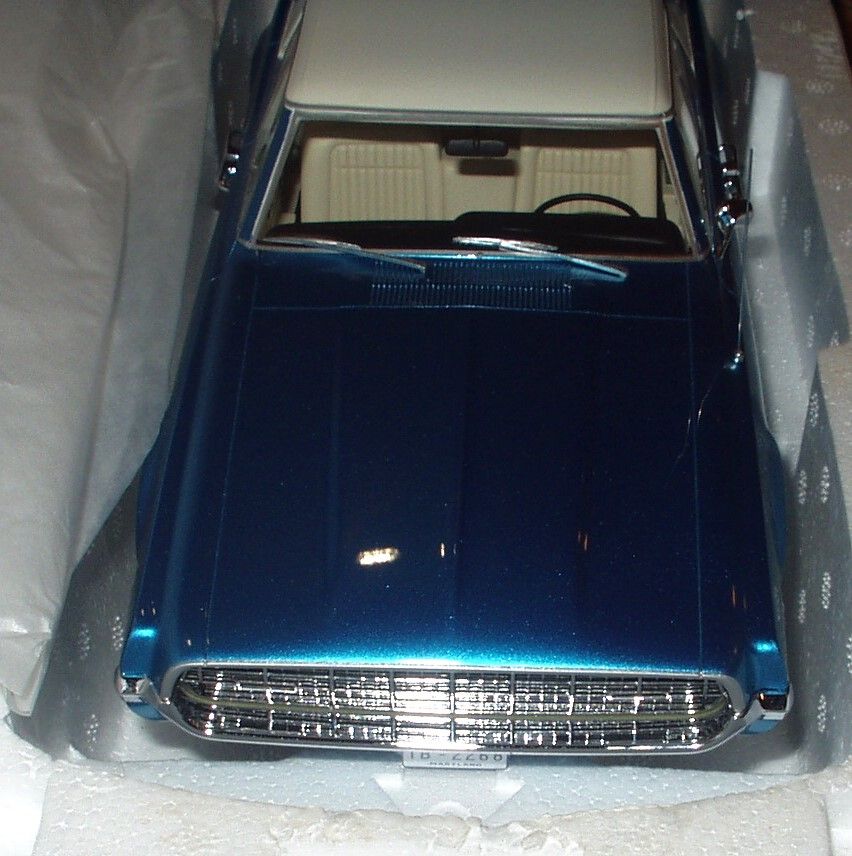 Ford Thunderbird Landau, BOS 1:18, OVP. in Dorum