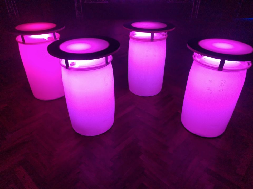 LED Stehtische mit Akku (mit Wireless DMX Party Bierzelt) in Bülstedt