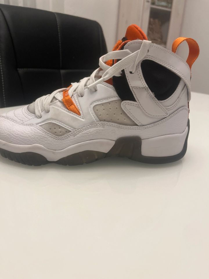 Jordan Schuhe Größe 40 grey in Sonnenhof (bei Stuttgart)