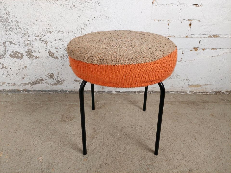 Vintage Hocker Sitzhocker Polster rund 60er 70er DDR Retro in Berlin