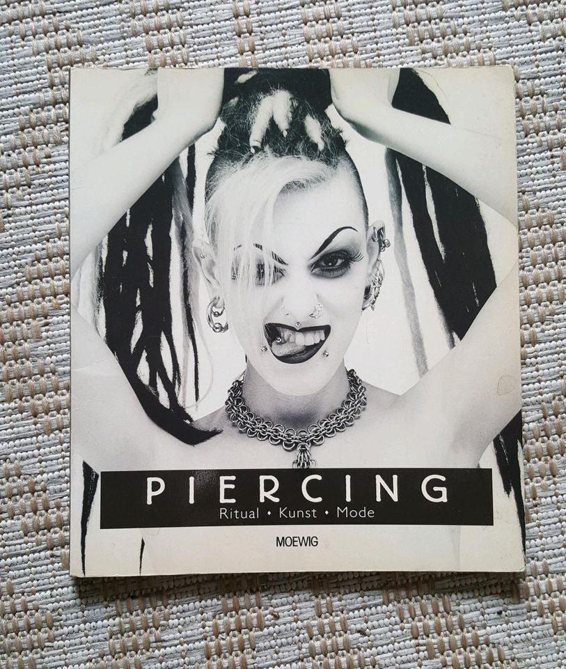 Piercing Ritual Kunst Mode Subkultur in Berlin