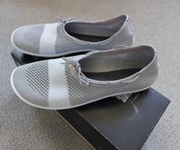 NEUWERTIG Leguano "Style pearl" (Ballerina), Größe 41, grau/ weiß Mecklenburg-Vorpommern - Stralsund Vorschau