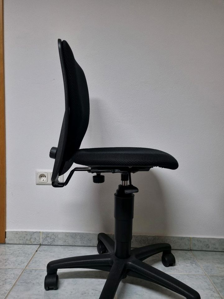 Bürostuhl mit verstellbarer Rückenlehne in Ingolstadt