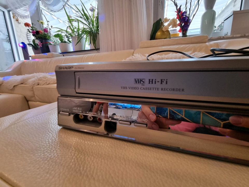 SHARP VHS Video Cassette + DVD-RW/R Recorder edel/selten in Tostedt